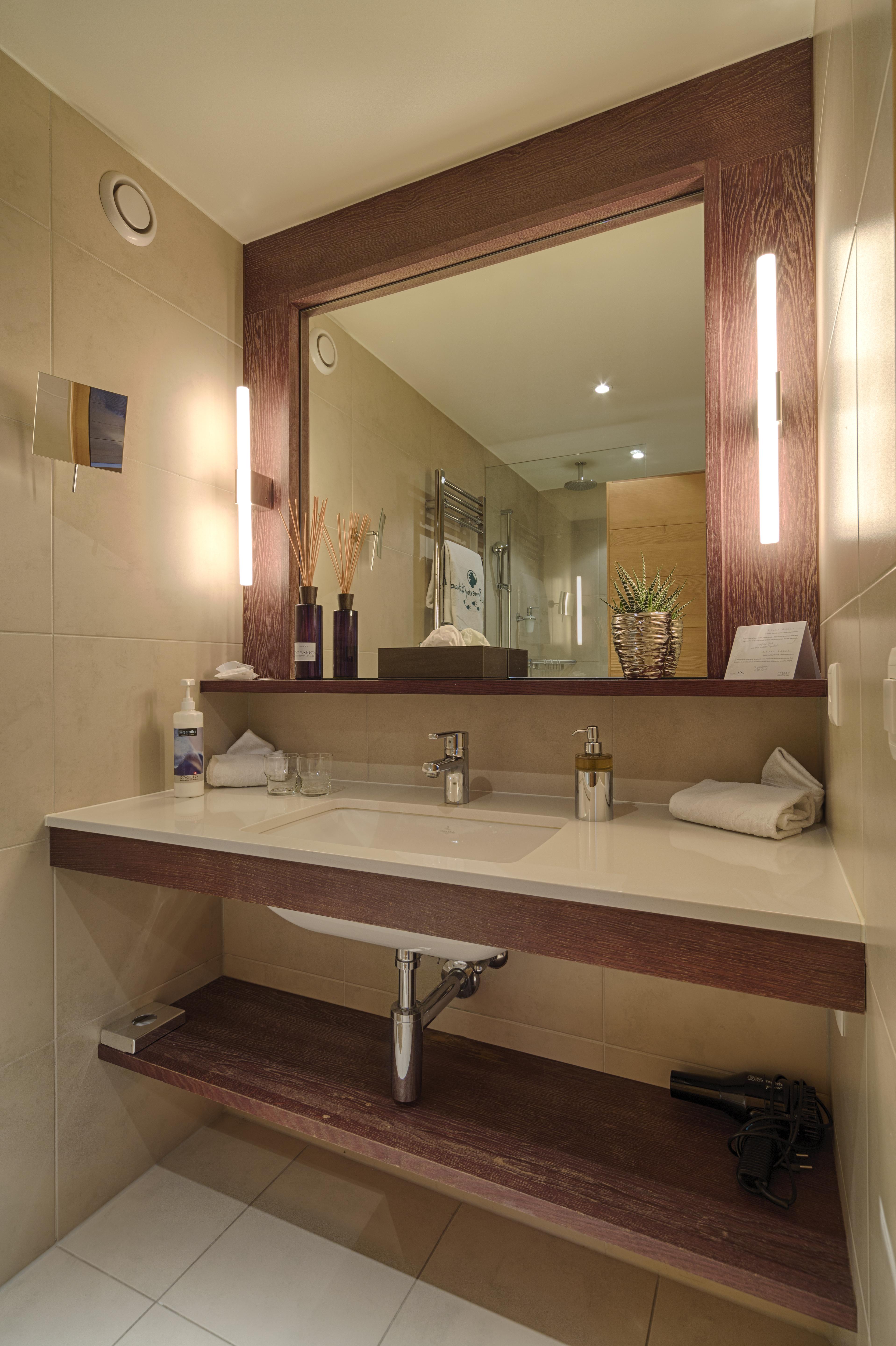 Bernerhof Swiss Quality Hotel Gstaad Bagian luar foto