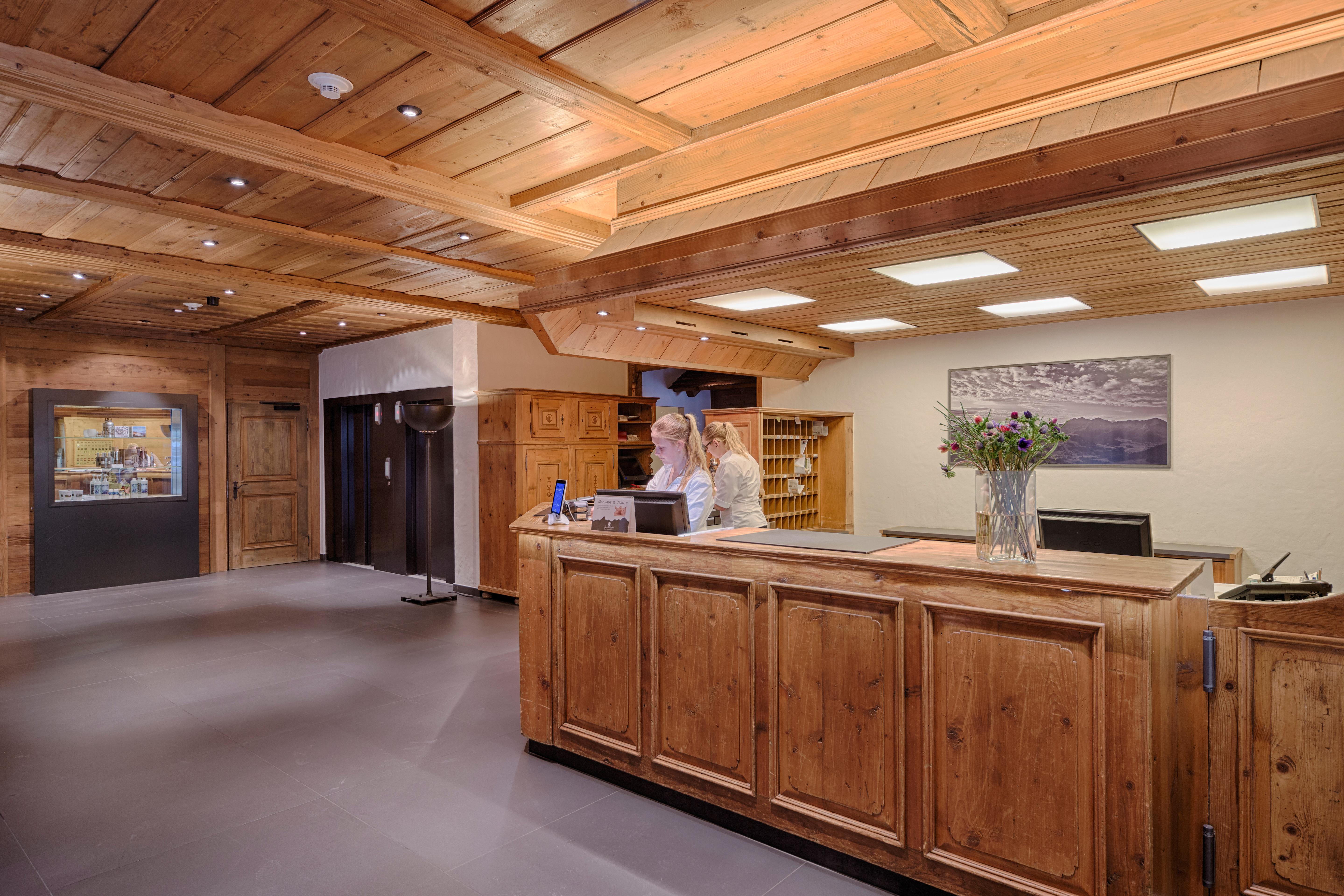 Bernerhof Swiss Quality Hotel Gstaad Bagian luar foto