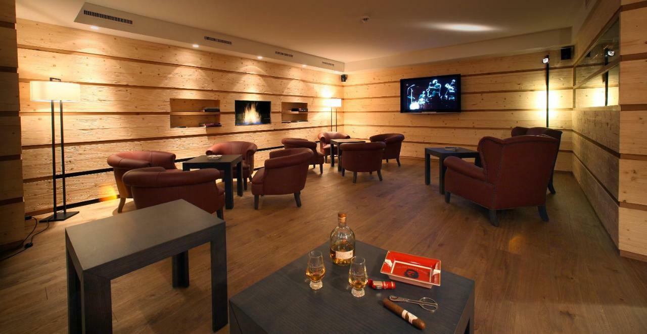 Bernerhof Swiss Quality Hotel Gstaad Bagian luar foto